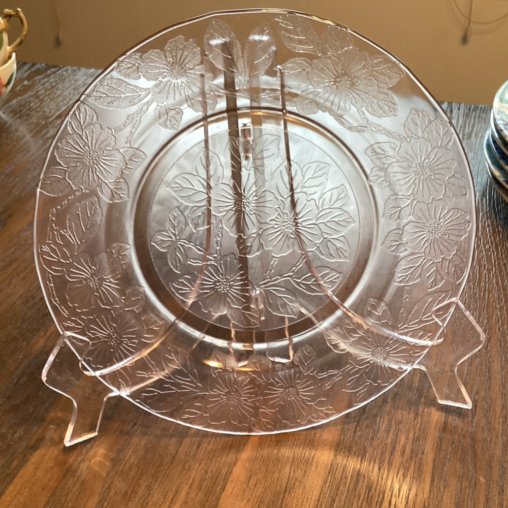 Macbeth Collection by Margaret Josephs Clear pink floral Glass Plate “Dogwood”